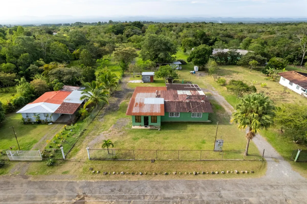 Amplio Terreno con Encantadora Casita en Potrerillos Arriba