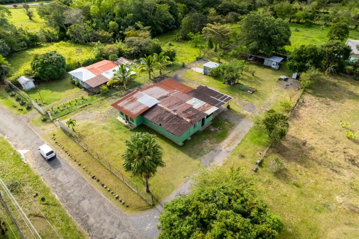Amplio Terreno con Encantadora Casita en Potrerillos Arriba