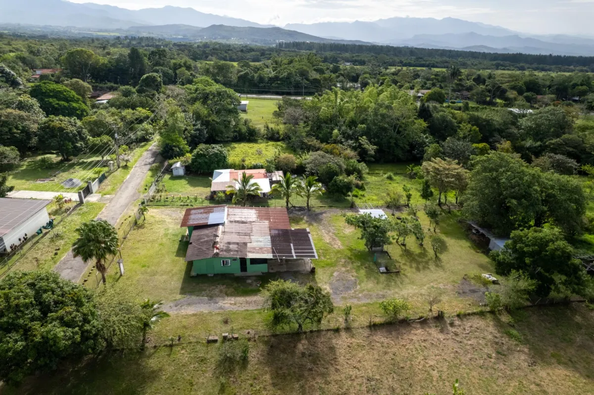Amplio Terreno con Encantadora Casita en Potrerillos Arriba