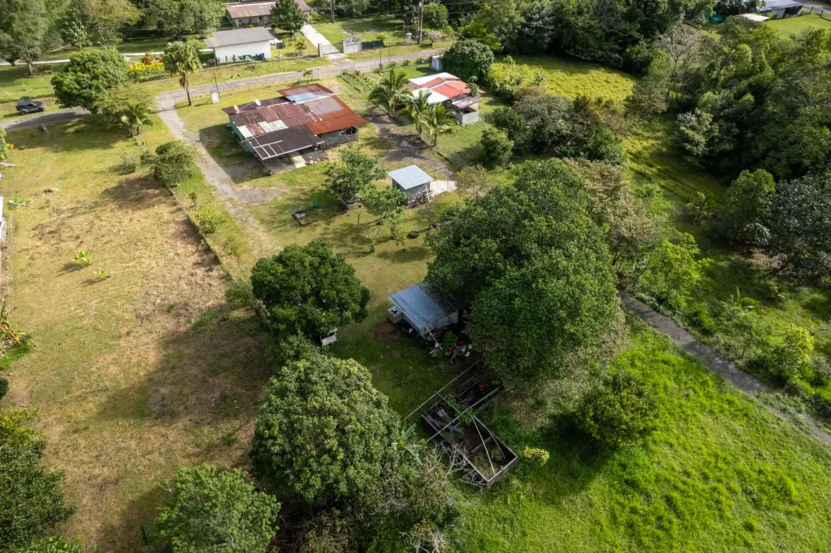 Amplio Terreno con Encantadora Casita en Potrerillos Arriba