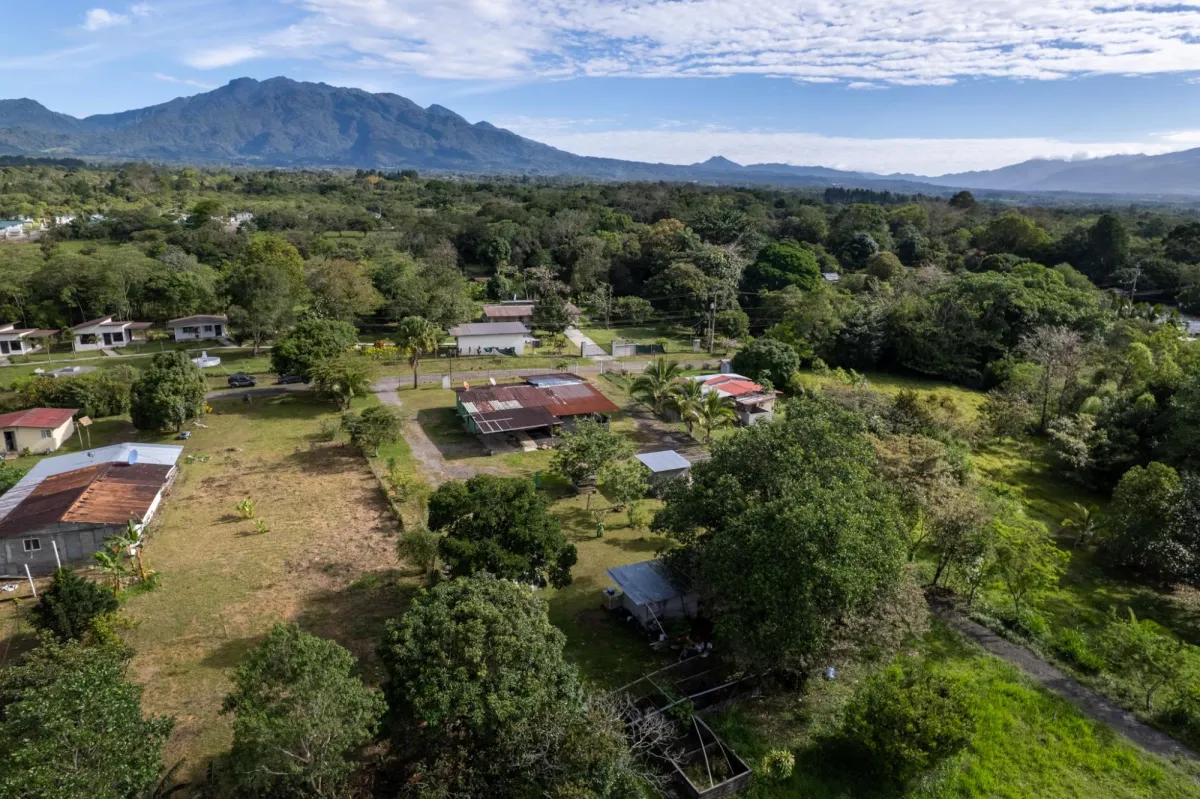 Amplio Terreno con Encantadora Casita en Potrerillos Arriba