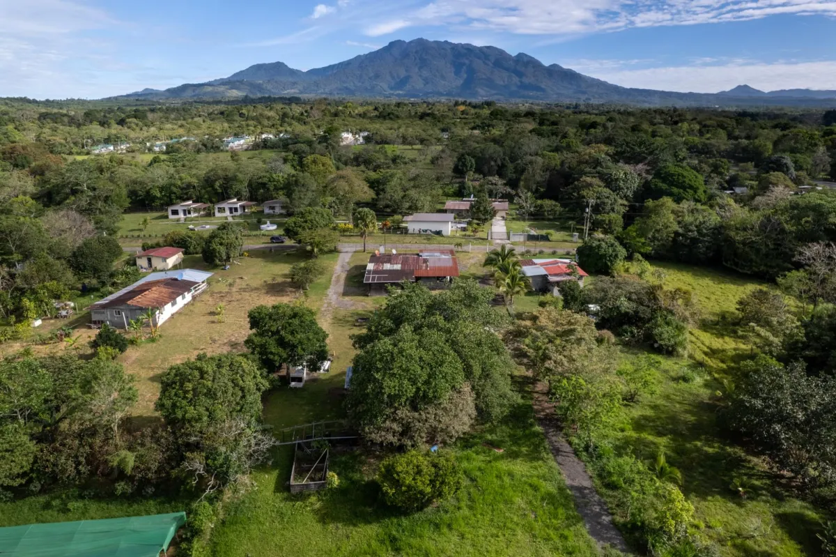 Amplio Terreno con Encantadora Casita en Potrerillos Arriba