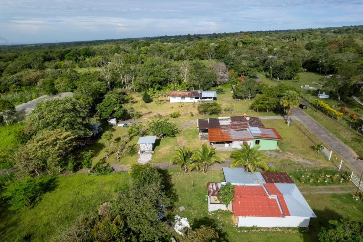 Amplio Terreno con Encantadora Casita en Potrerillos Arriba