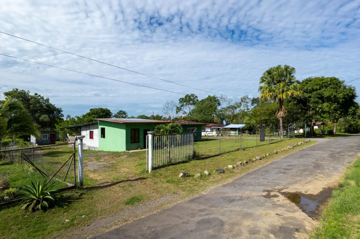 Amplio Terreno con Encantadora Casita en Potrerillos Arriba