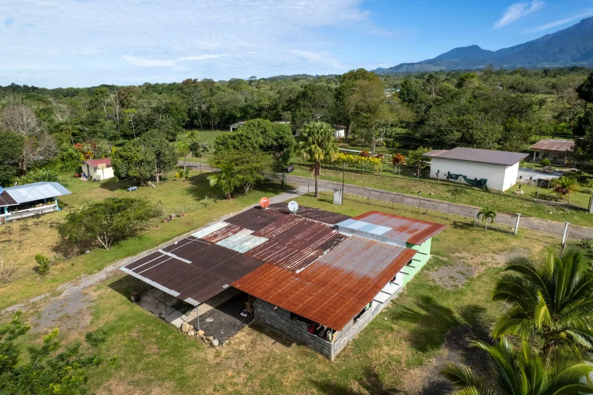 Amplio Terreno con Encantadora Casita en Potrerillos Arriba