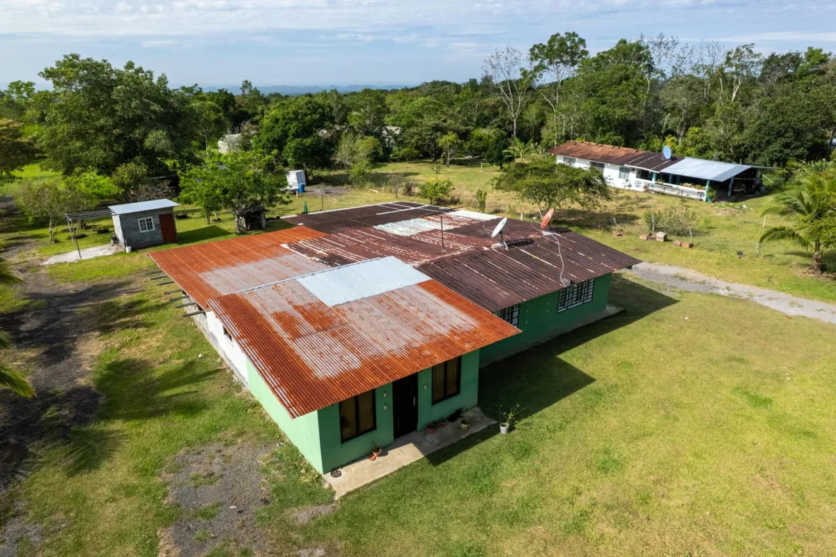 Amplio Terreno con Encantadora Casita en Potrerillos Arriba