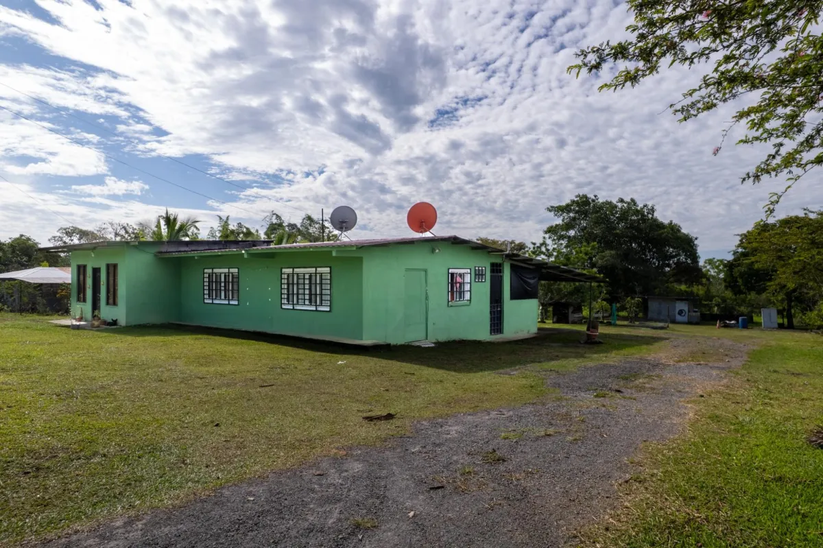 Amplio Terreno con Encantadora Casita en Potrerillos Arriba