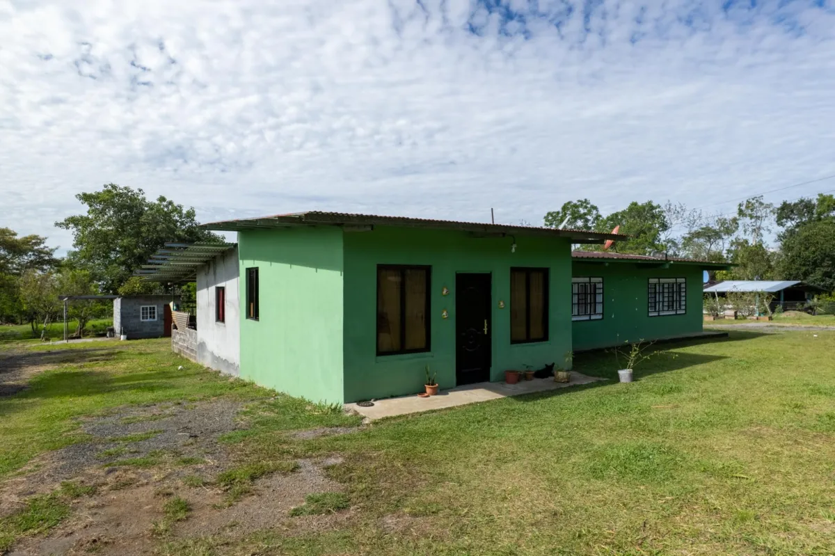 Amplio Terreno con Encantadora Casita en Potrerillos Arriba