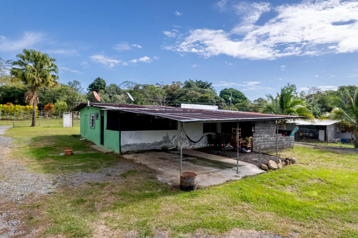 Amplio Terreno con Encantadora Casita en Potrerillos Arriba