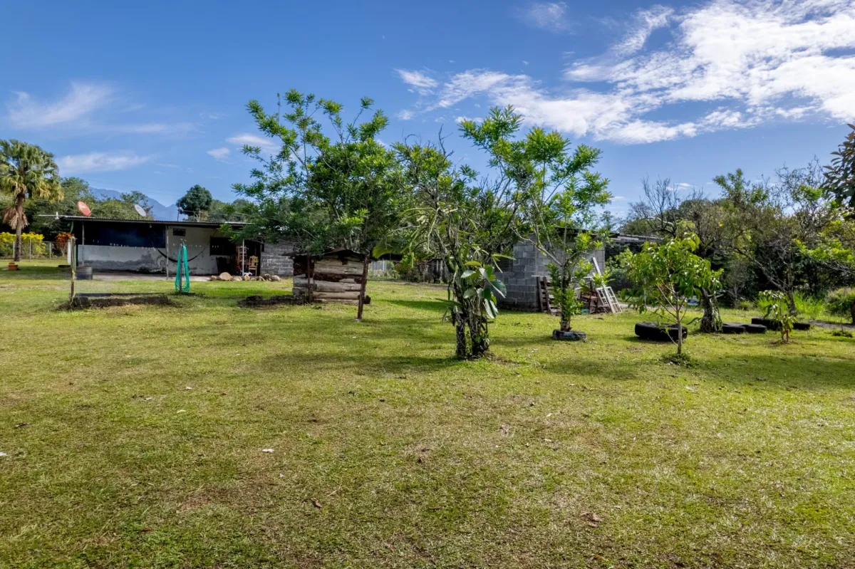 Amplio Terreno con Encantadora Casita en Potrerillos Arriba