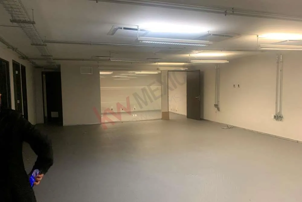 OFICINA EN RENTA EN EL  EDIFICIO CORPORATIVO