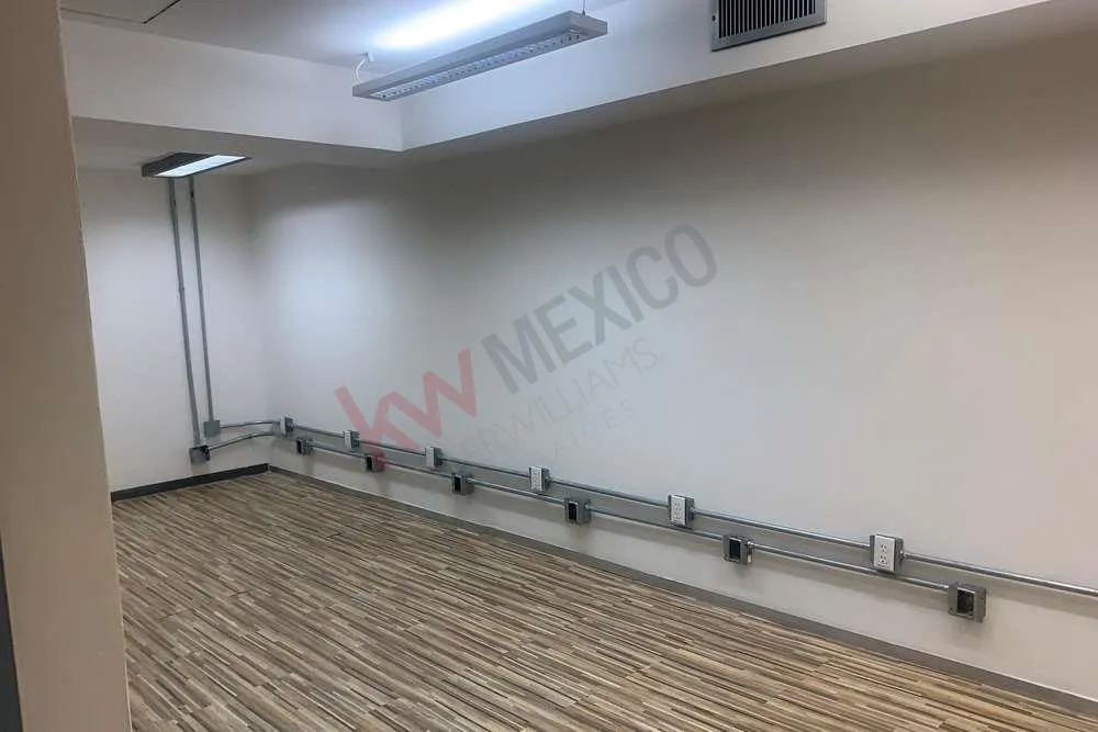 OFICINA EN RENTA EN EL  EDIFICIO CORPORATIVO