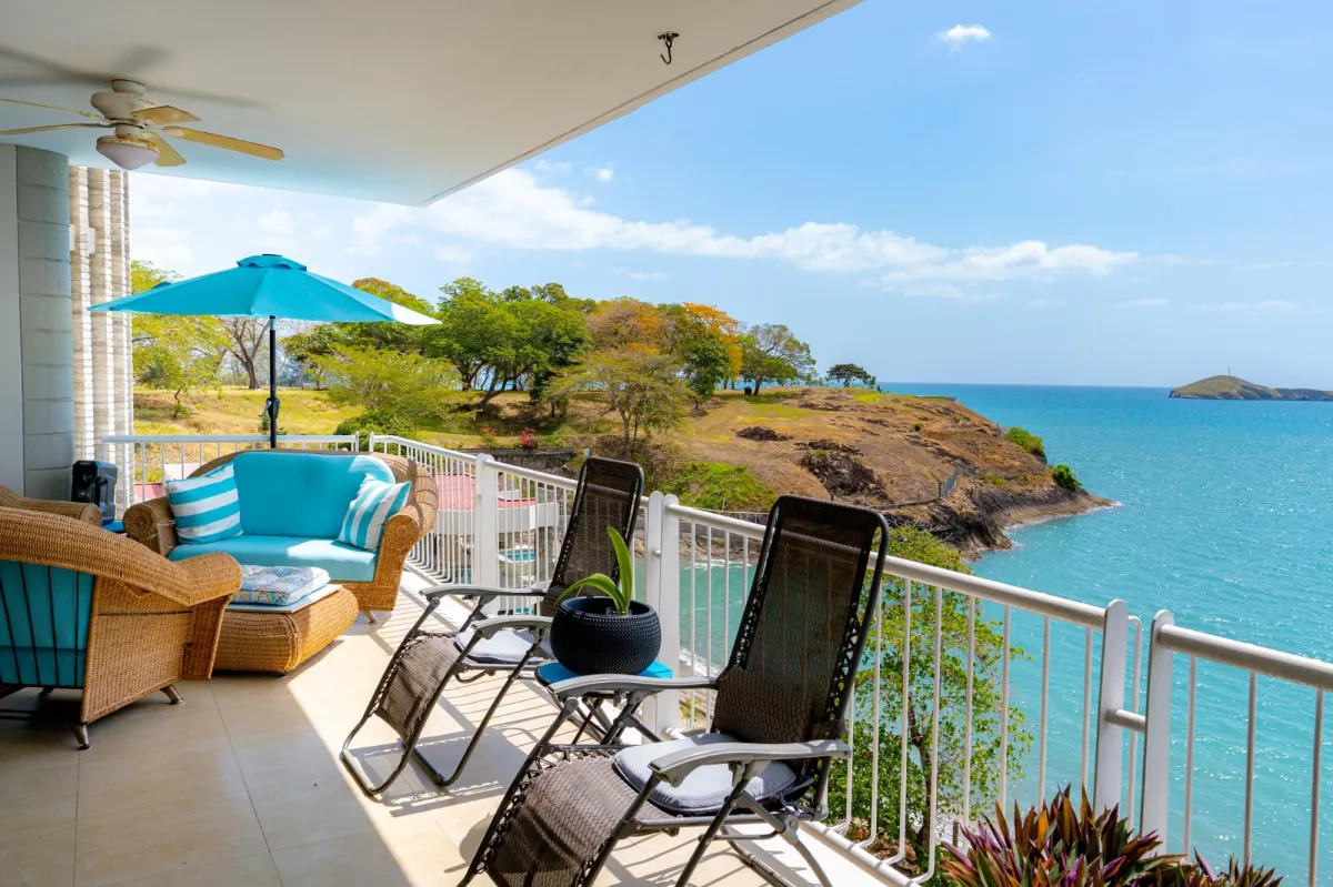 4 BEDROOM APARTMENT WITH OCEAN FRONT IN FARALLON P