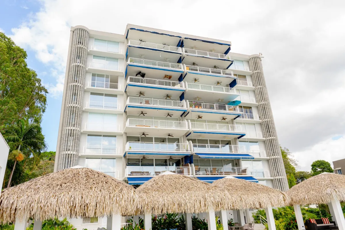 4 BEDROOM APARTMENT WITH OCEAN FRONT IN FARALLON P
