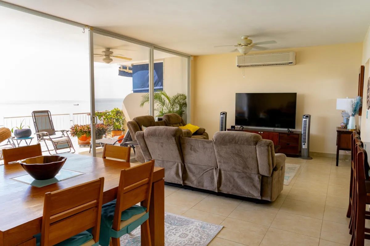 4 BEDROOM APARTMENT WITH OCEAN FRONT IN FARALLON P