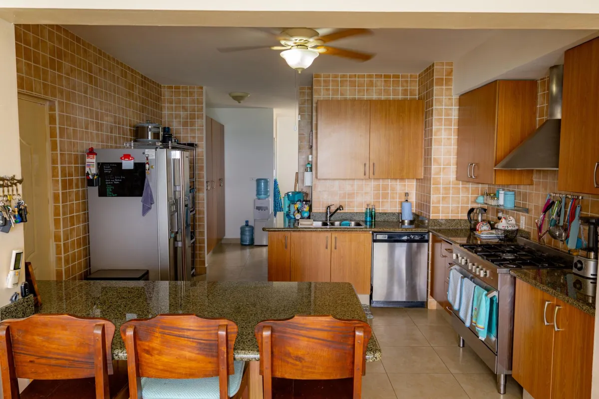 4 BEDROOM APARTMENT WITH OCEAN FRONT IN FARALLON P
