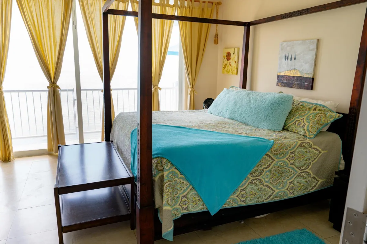 4 BEDROOM APARTMENT WITH OCEAN FRONT IN FARALLON P