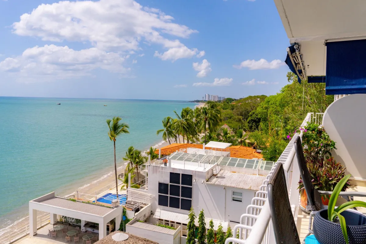 4 BEDROOM APARTMENT WITH OCEAN FRONT IN FARALLON P