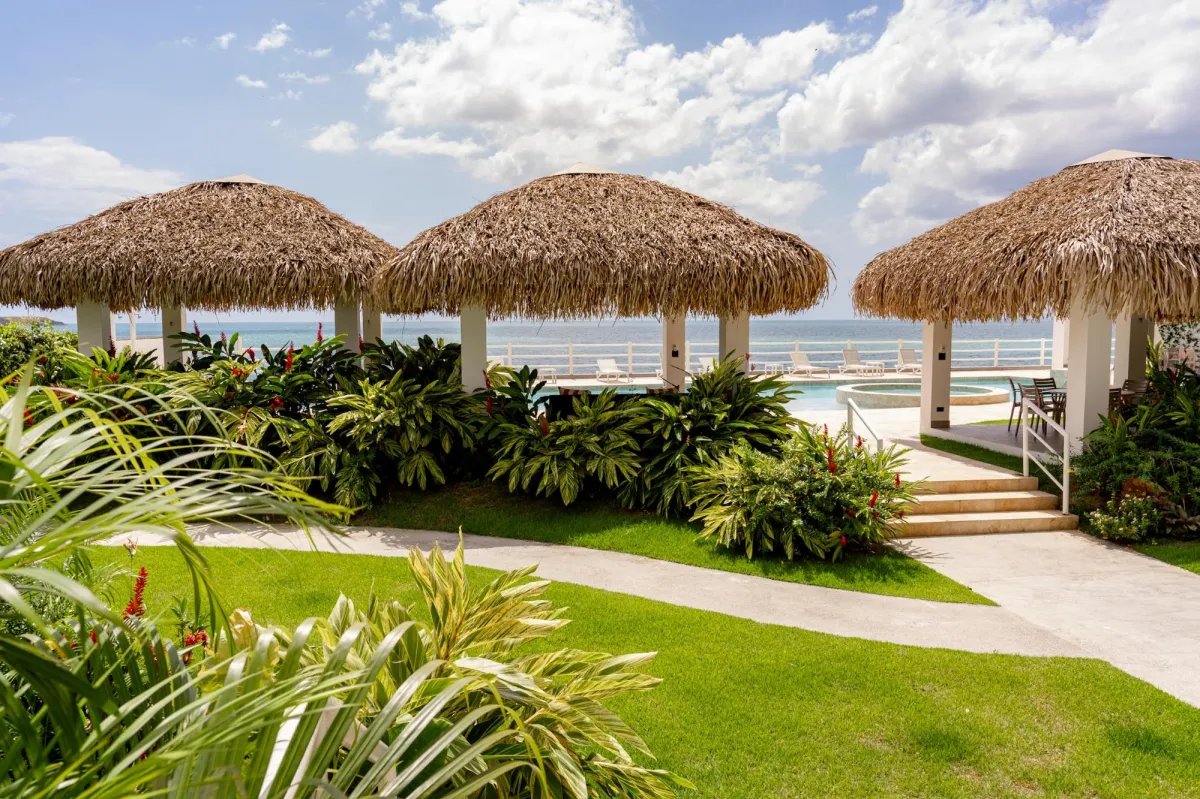 4 BEDROOM APARTMENT WITH OCEAN FRONT IN FARALLON P