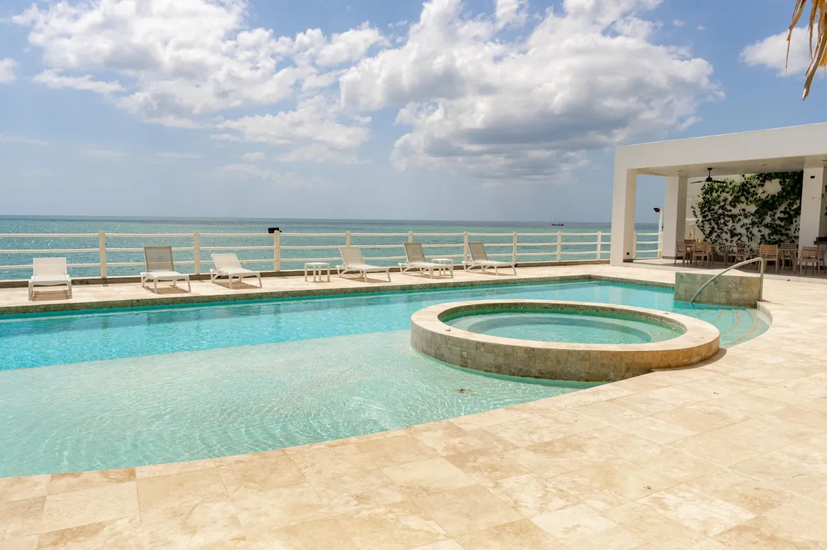 4 BEDROOM APARTMENT WITH OCEAN FRONT IN FARALLON P