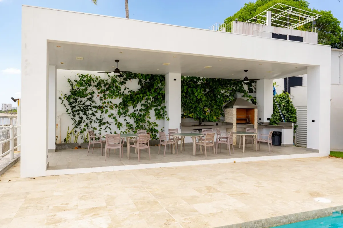 4 BEDROOM APARTMENT WITH OCEAN FRONT IN FARALLON P