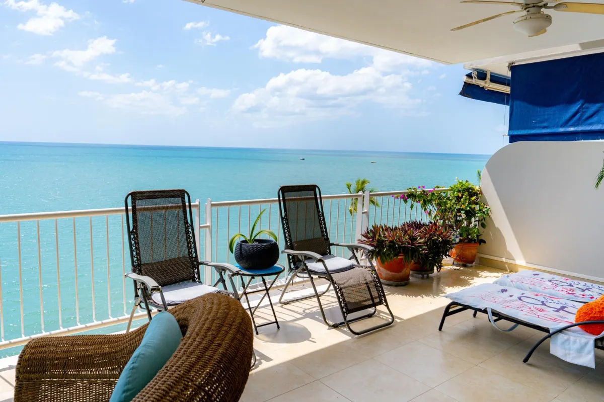 4 BEDROOM APARTMENT WITH OCEAN FRONT IN FARALLON P