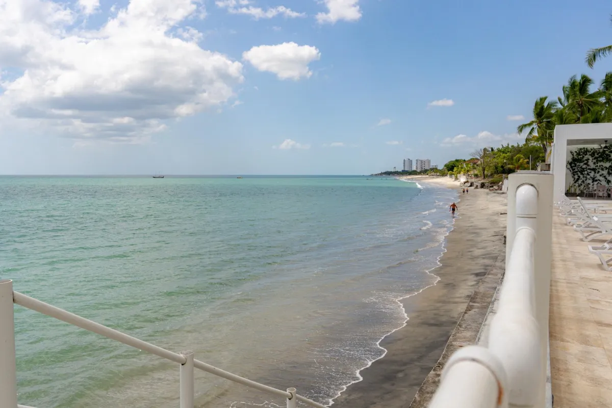 4 BEDROOM APARTMENT WITH OCEAN FRONT IN FARALLON P