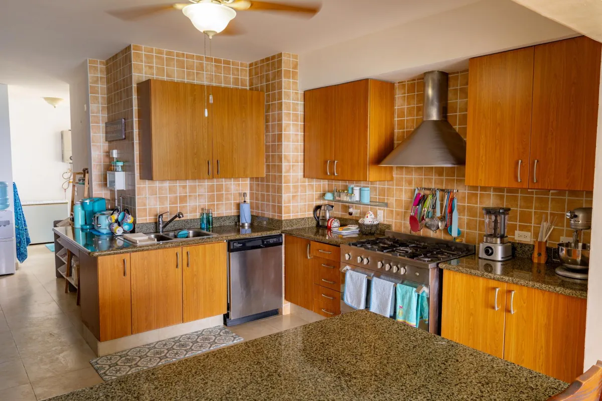 4 BEDROOM APARTMENT WITH OCEAN FRONT IN FARALLON P