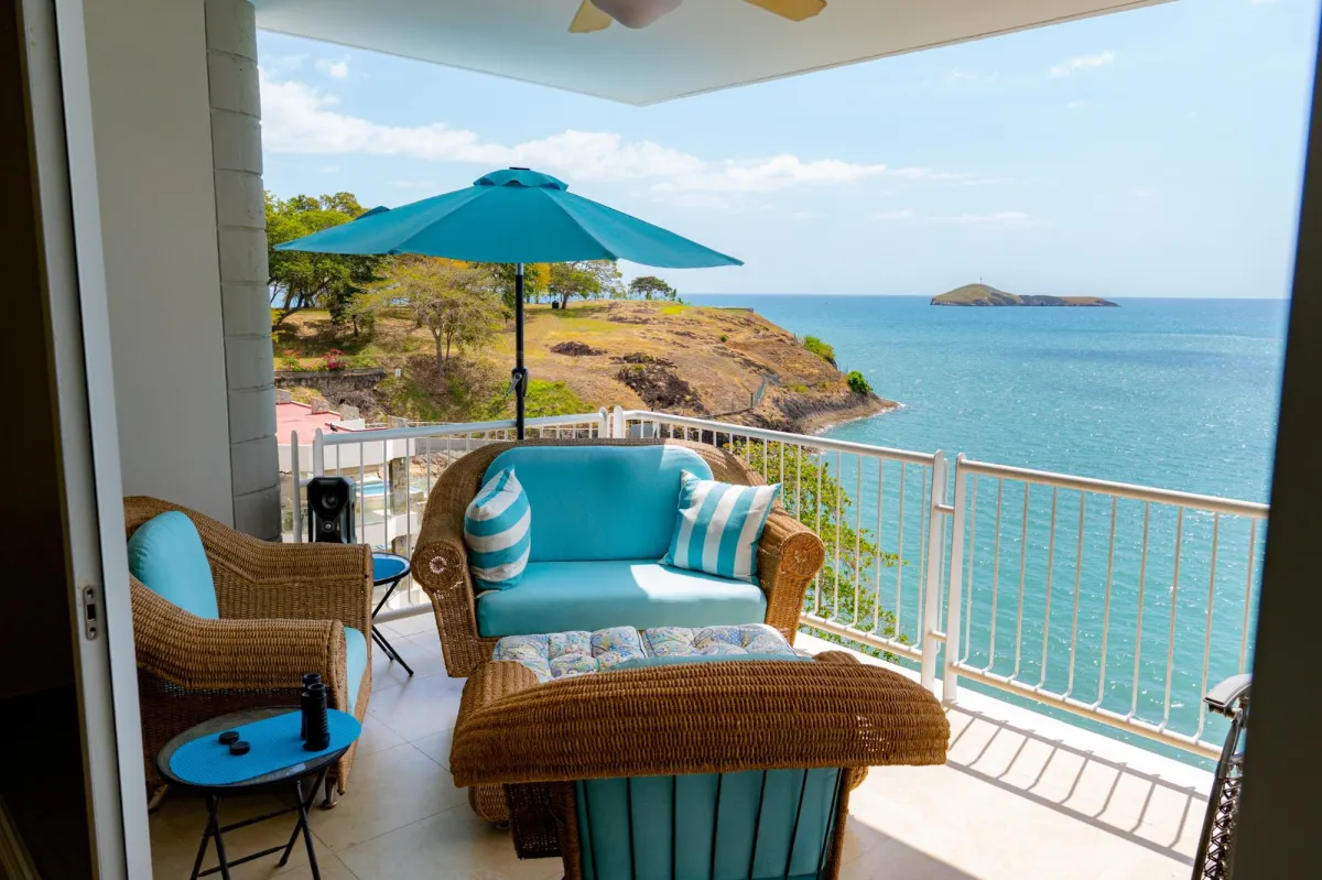 4 BEDROOM APARTMENT WITH OCEAN FRONT IN FARALLON P