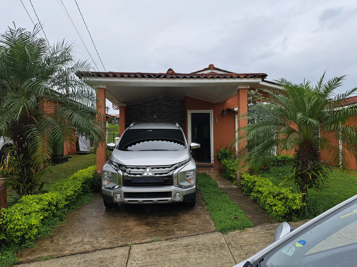 Se Alquila casa en PH Colinas del Lago