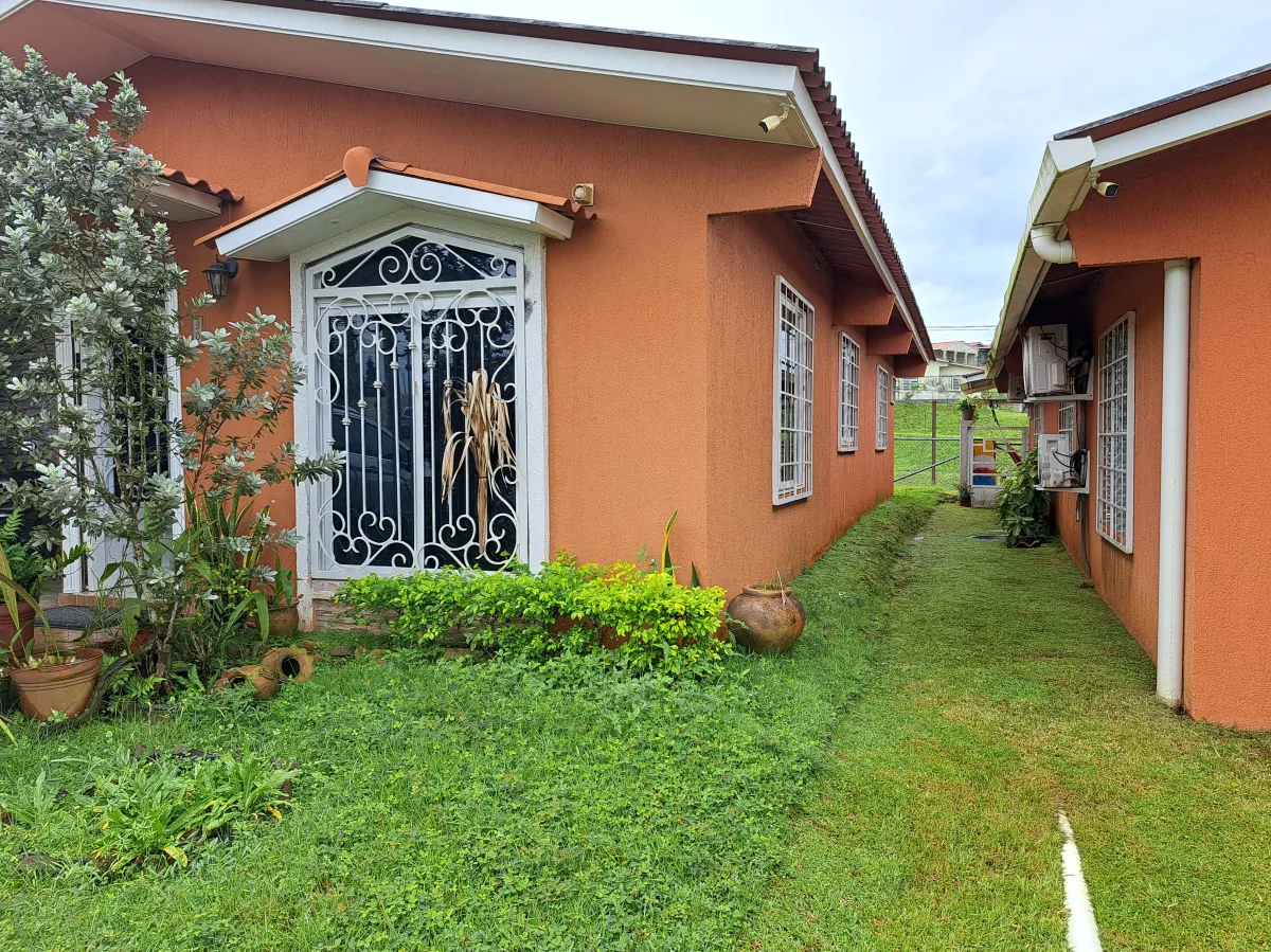Se Alquila casa en PH Colinas del Lago