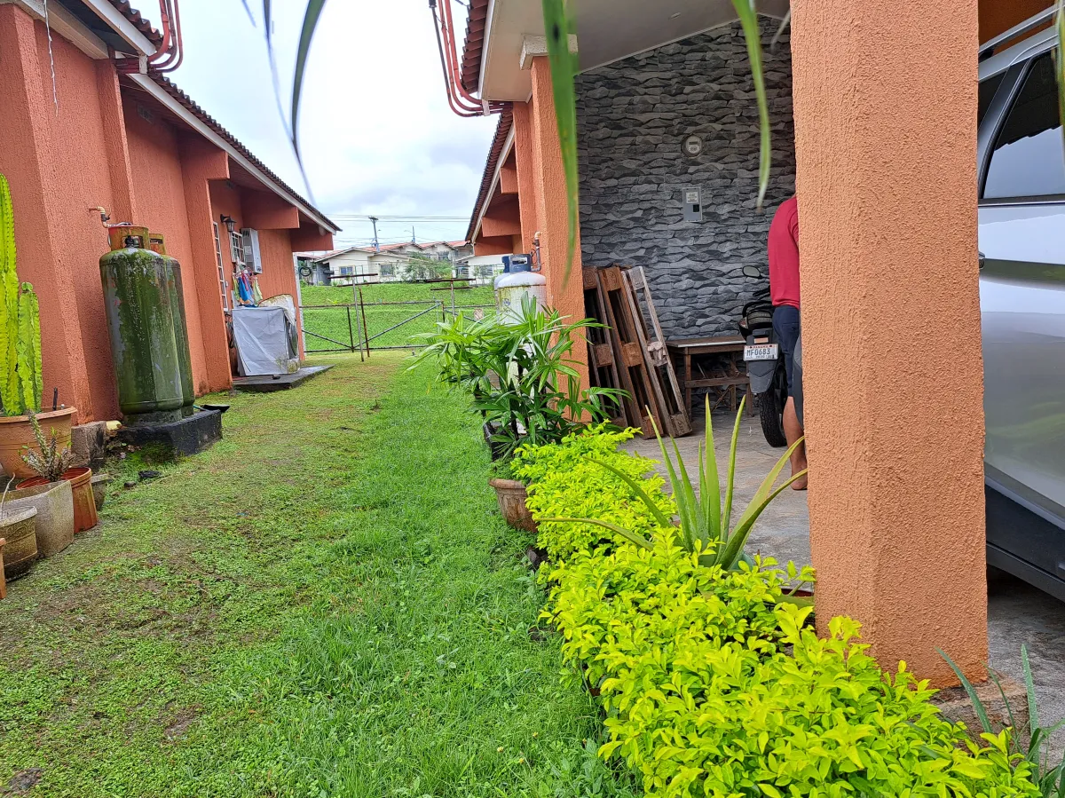 Se Alquila casa en PH Colinas del Lago
