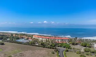 3 Bedroom Beachfront Condo in Playa La Barqueta
