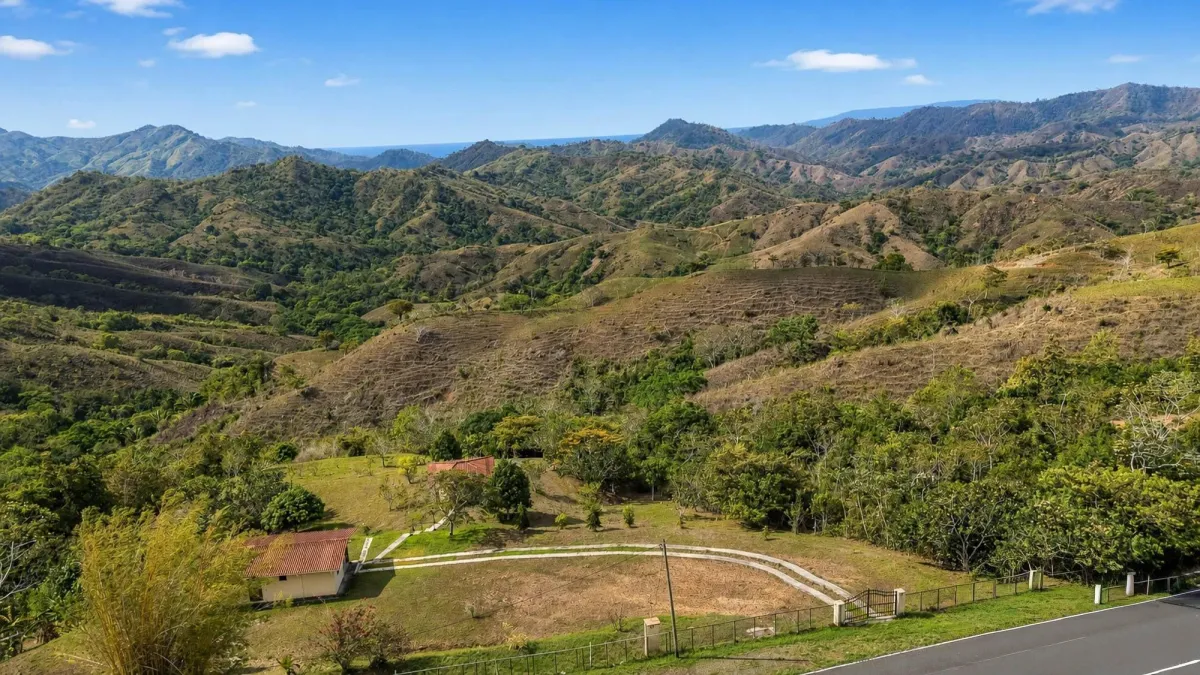 1 Hectare Mountain Property in Nuario, Los Santos