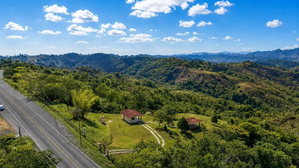 1 Hectare Mountain Property in Nuario, Los Santos
