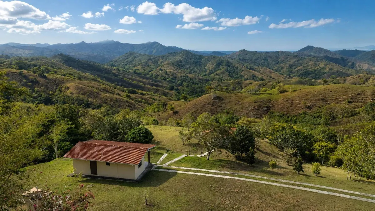 1 Hectare Mountain Property in Nuario, Los Santos