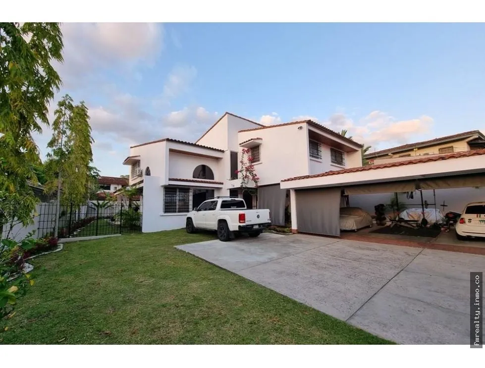 House for Sale in La Alameda