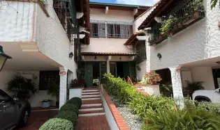 Casa en La Alameda espectacular de 3 niveles