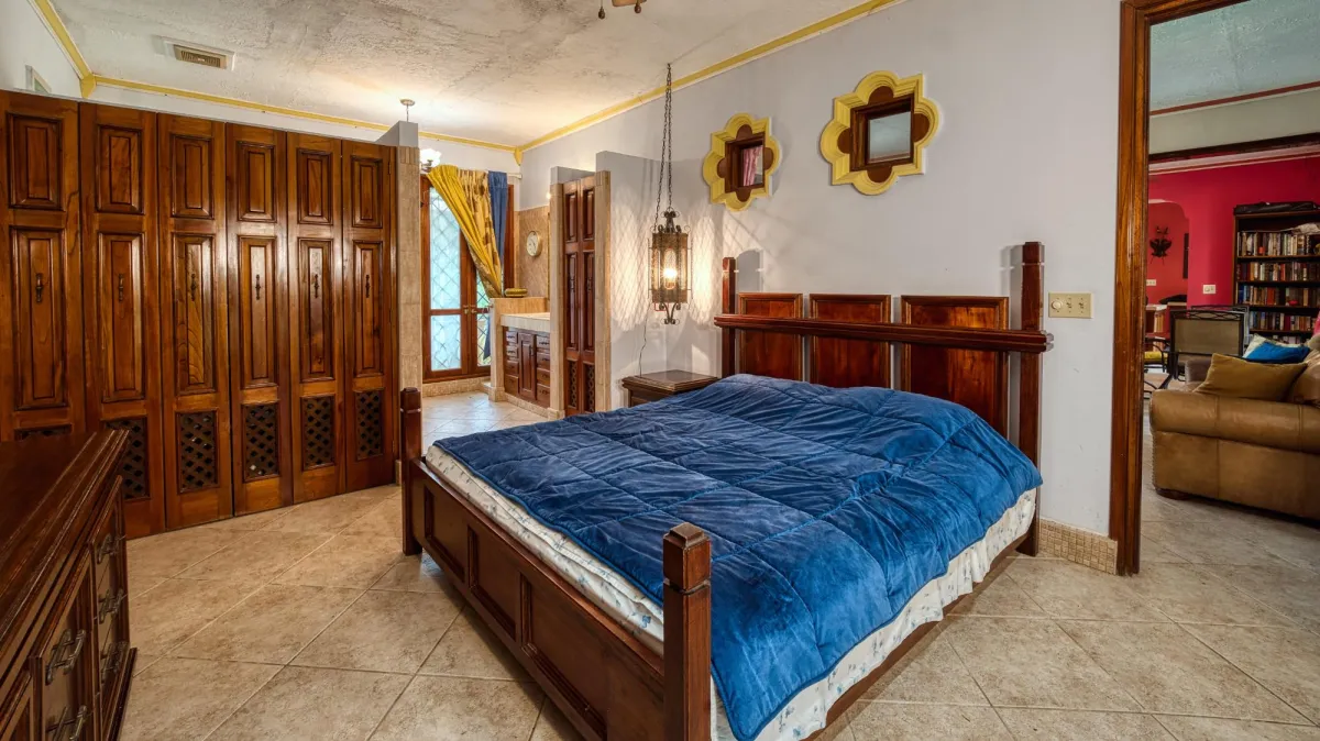 Finca residencial de 3,69 hectáreas con lagos, río y bosque.