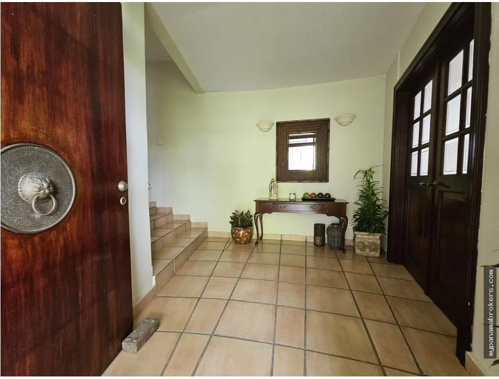 House with Land for Sale - El Carmen BELOW APPRAISAL