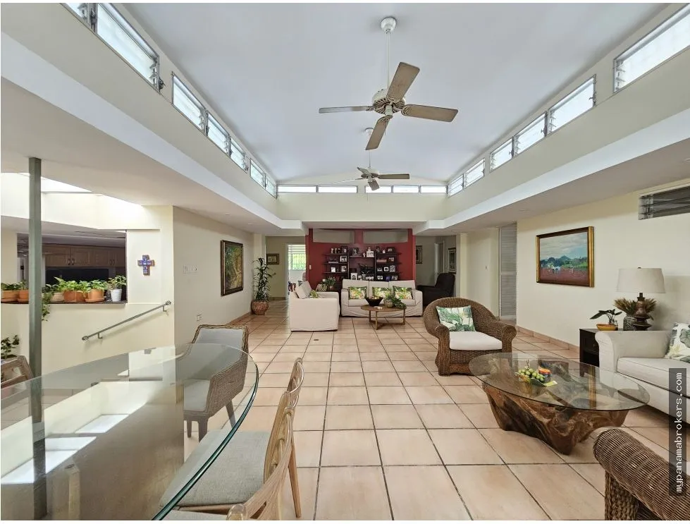 House with Land for Sale - El Carmen BELOW APPRAISAL