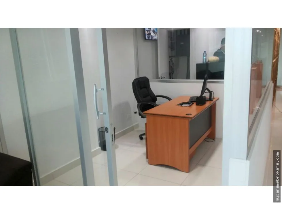 Office Rental at Street Mall, between Vía Israel and Vía España