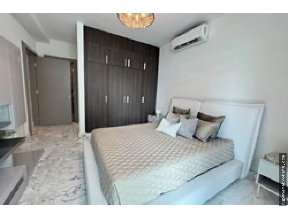 Venta de apartamento en PH Regalia, Costa del este