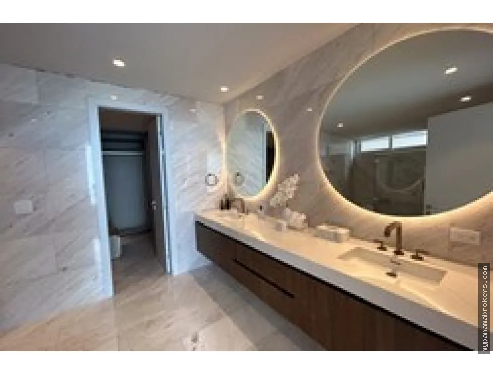 Venta de apartamento amoblado en PH The Towers, San Francisco
