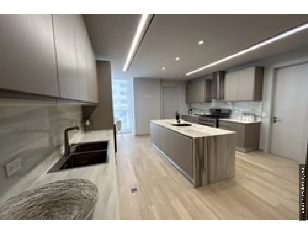Venta de apartamento amoblado en PH The Towers, San Francisco