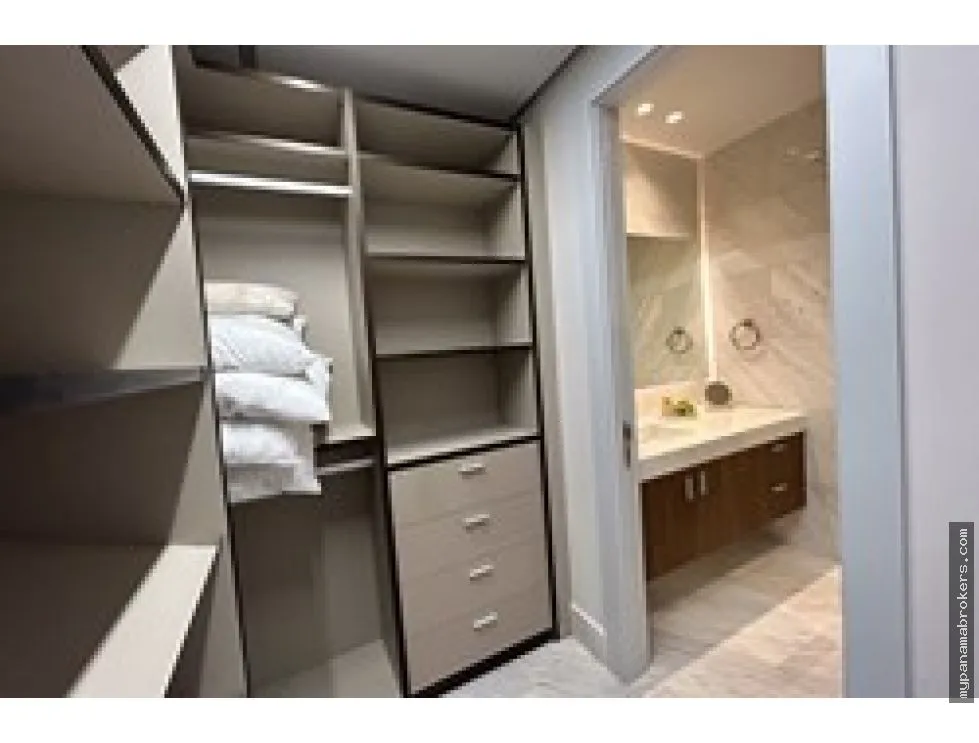 Venta de apartamento amoblado en PH The Towers, San Francisco