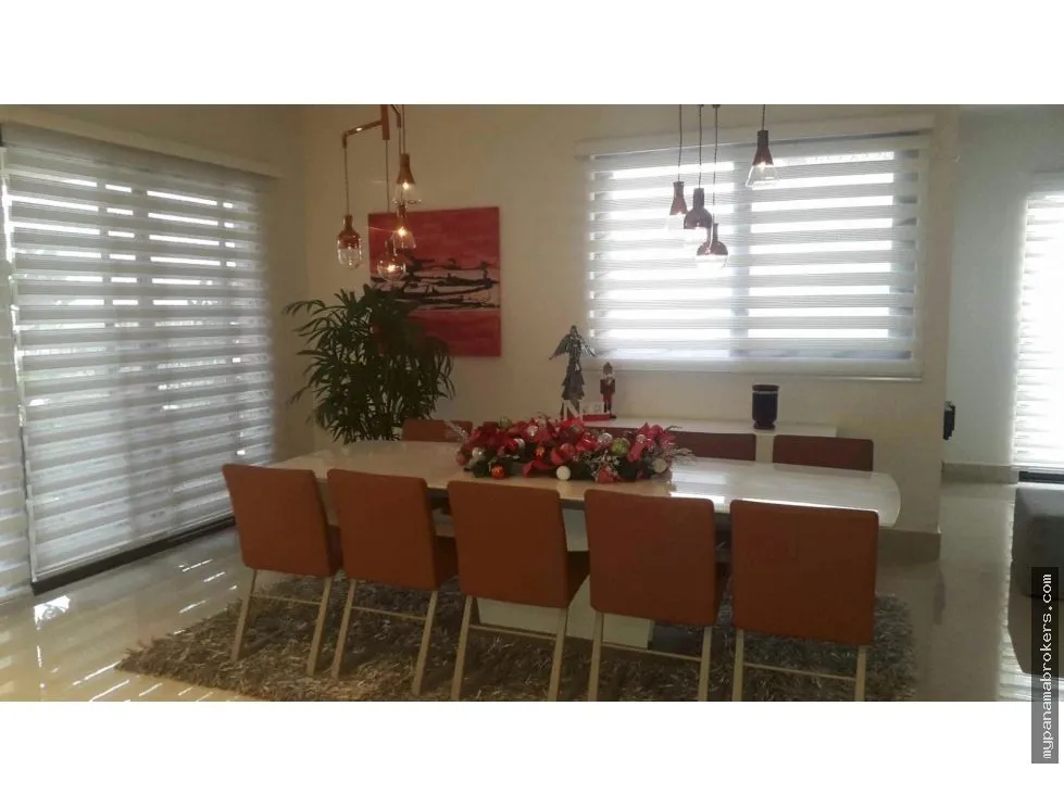 Venta de Penthouse amoblado en PH Embassy Club, Clayton, Ancón