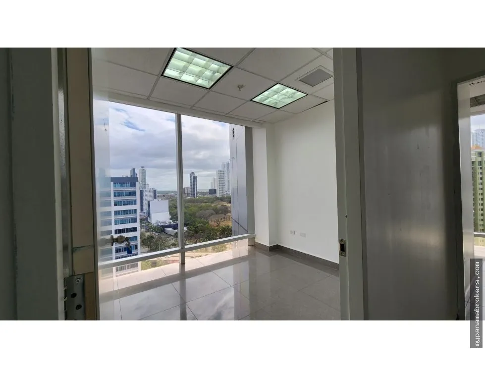 Empty Office Rental in PH Torre Aseguradora Ancón