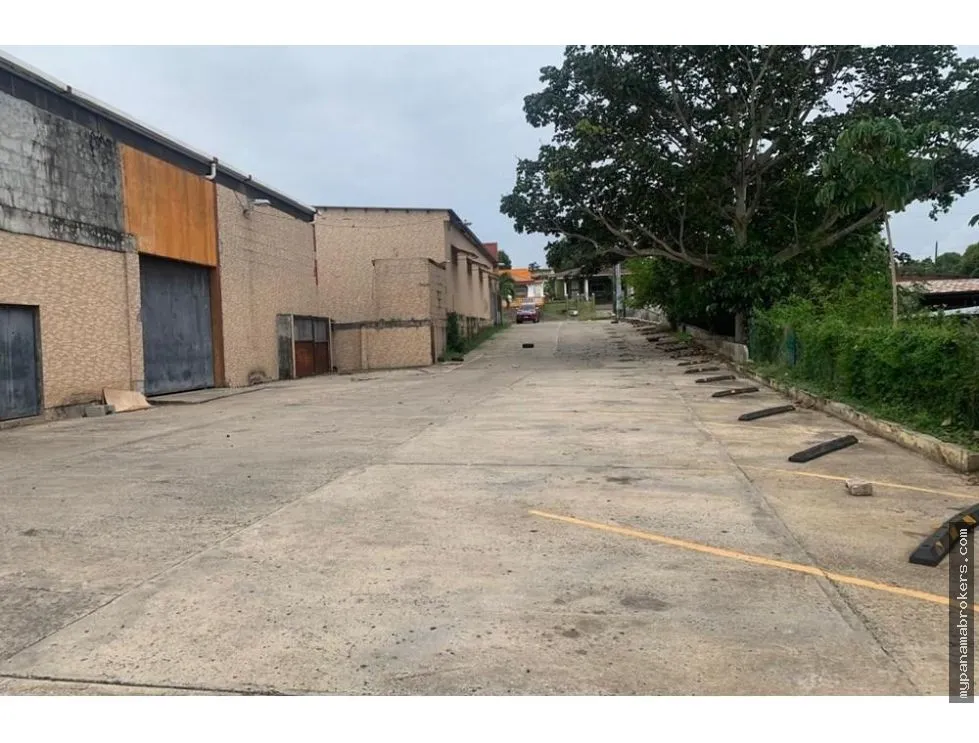 VENTA DE LOCAL COMERCIAL CON DOS GALERAS EN LA CHORRERA, PANAMÁ OESTE