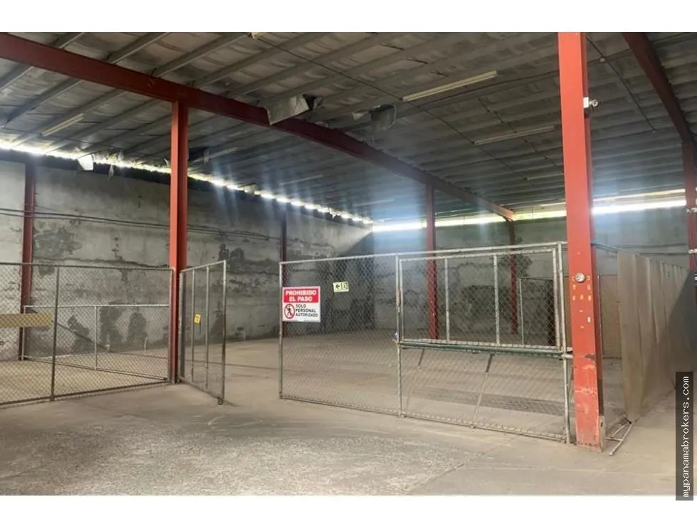 VENTA DE LOCAL COMERCIAL CON DOS GALERAS EN LA CHORRERA, PANAMÁ OESTE